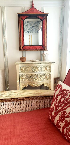 1 bedroom, iron/ironing board, free WiFi, bed sheets - Ultra chic, sofisticated & beautifully furnished apartment available for season. (Miami Beach)