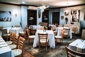 Banquet hall - Regal Estate Suite w/ Breakfast (Mount Joy)