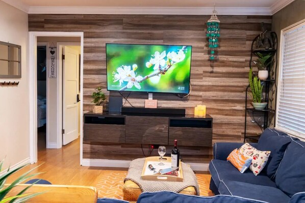 Smart-TV, Bücher, Computerbildschirme