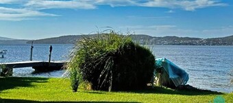 Village Bay Lake house, family Lake House with Spa