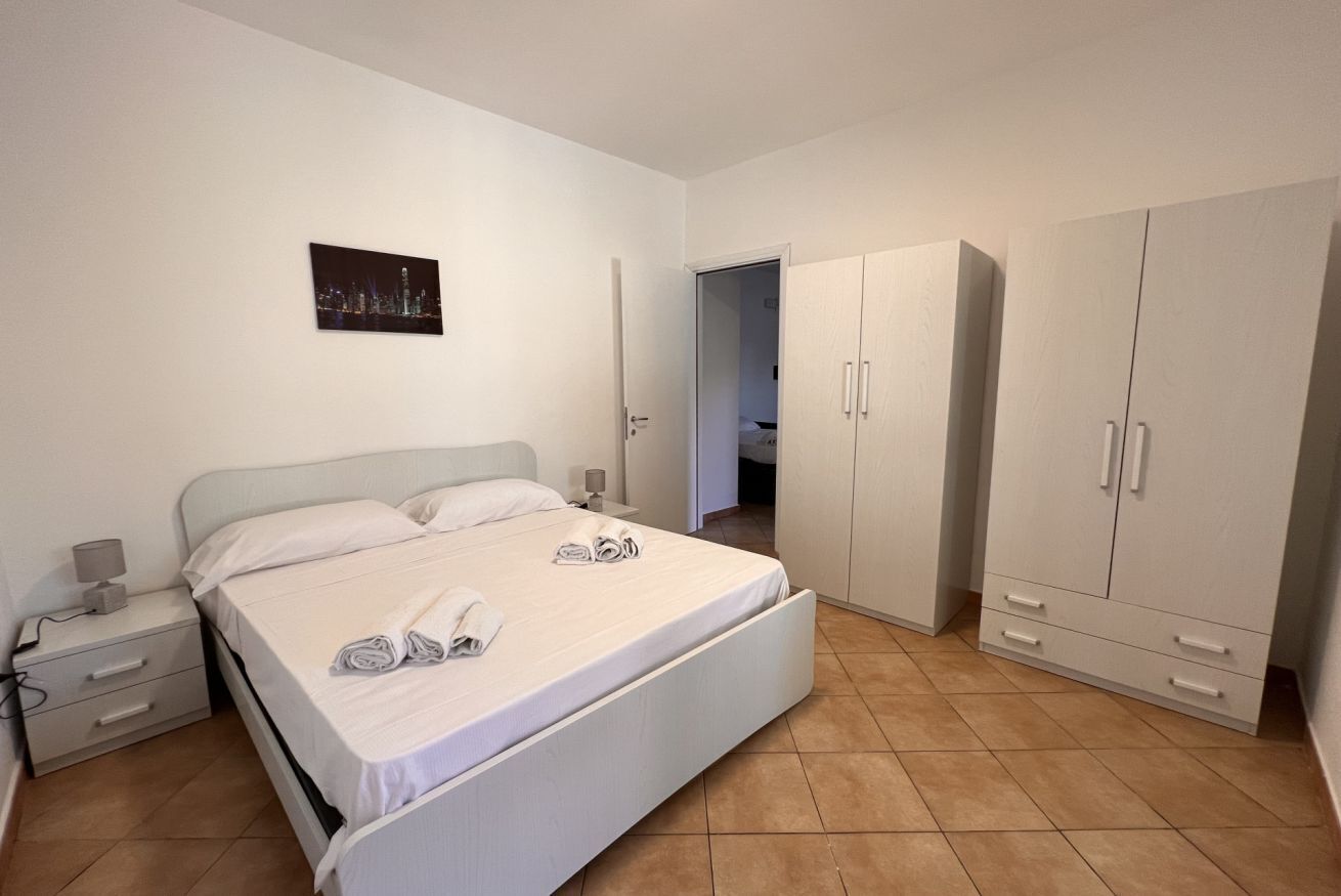 1 slaapkamer, een strijkplank/strijkijzer, wifi, beddengoed