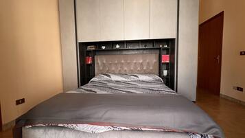 2 dormitorios, tabla de planchar con plancha, wifi y ropa de cama