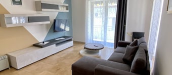spacious and comfortable apartment near the sea