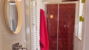 A modern bathroom with a round sink, a toilet, and a shower with a glass door. - Special Guest Home (BARI)