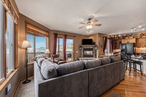 Televisión, chimenea