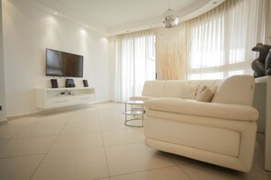 TV - Mamad Red Sea View Apartment (Eilat)