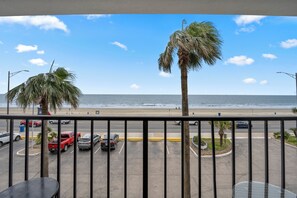 Property grounds - Beautiful condominium with view to the sea and internal jacuzzi. (Galveston)