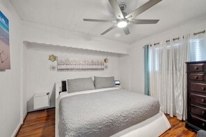 1 dormitorio, tabla de planchar con plancha, wifi y ropa de cama