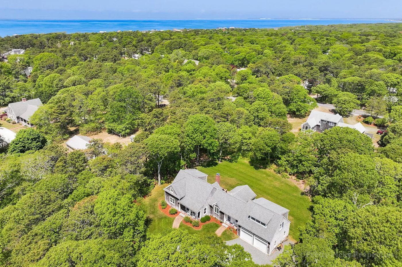 Exceptional in Eastham: Close to Bay Side as well as Ocean Beaches : 020-E
