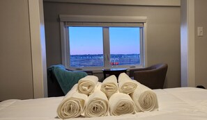 1 bedroom, desk, iron/ironing board, travel crib - Ocean Oasis - Beachfront Condo with breathtaking views (Hampton)