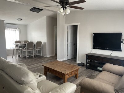 SEVEN National Parks w/in 2 hrs. Come EXPLORE. Come PLAY. Come RELAX...REPEAT!!!