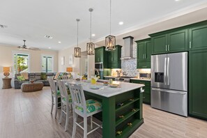 Fridge, microwave, oven, stovetop - Lucky Turtle, newly built Private House with Swimming Pool (South Padre Island)