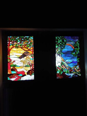 Interior - Vaughn Lake Escape: A Winter Wonderland Awaits – Cozy Up by the Lake! (Glennie)