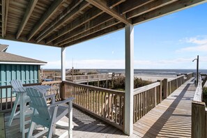 Property grounds - "Narwhal Nest" Newly remodeled, 5 bed/3 bath, oceanfront home! (Supply)