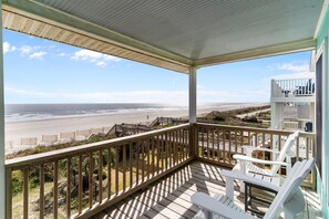 Property grounds - "Narwhal Nest" Newly remodeled, 5 bed/3 bath, oceanfront home! (Supply)
