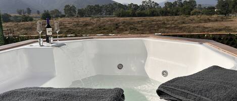 Outdoor spa tub