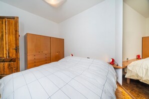 2 Schlafzimmer, Bügeleisen/Bügelbrett, Bettwäsche