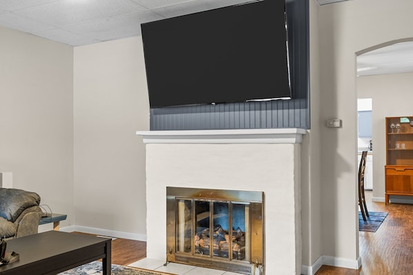 Interior - Dog Friendly Creek-Side Getaway (Carnegie)