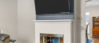 Dog Friendly Creek-Side Getaway