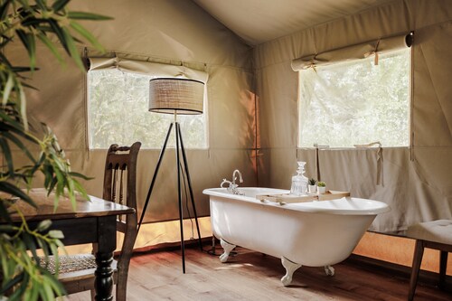 🏕️ Hill Country Safari Tent w/ Soaking Tub + Cowboy Pool | Glamping Escape 🌿