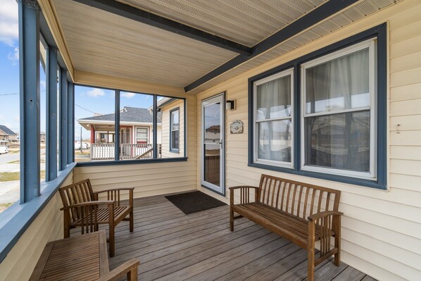 Terrace/patio - 5070- Beach Fort, Beach Fort: 4-bedroom, 2-bathroom house, short walk to the beach. (Kill Devil Hills)