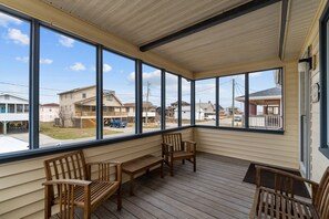 Interior - 5070- Beach Fort, Beach Fort: 4-bedroom, 2-bathroom house, short walk to the beach. (Kill Devil Hills)