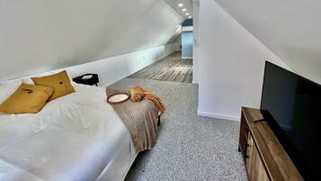1 bedroom, premium bedding, iron/ironing board, free WiFi