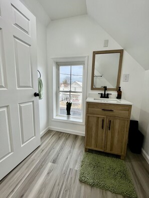 Comfort Duplex | Bathroom