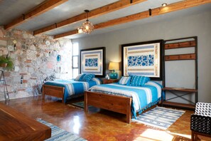 Double Room | Premium bedding, down duvets, memory-foam beds, individually decorated - Casa Pavo Real en Viñedo El Pavo Real (San Miguel de Allende)