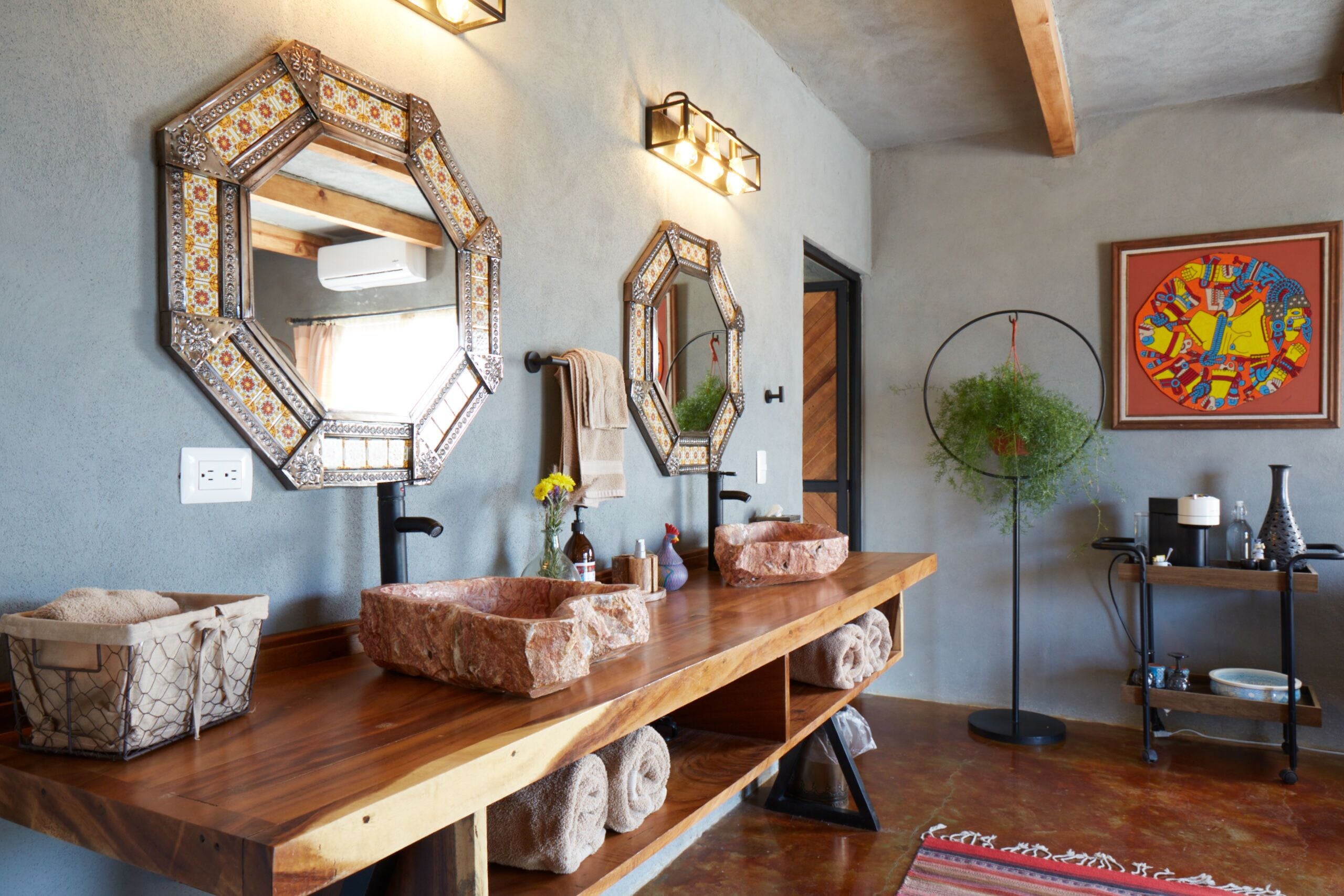 スイート マウンテンビュー | 高級寝具、羽毛の掛け布団、低反発ベッド、客室ごとに異なる装飾