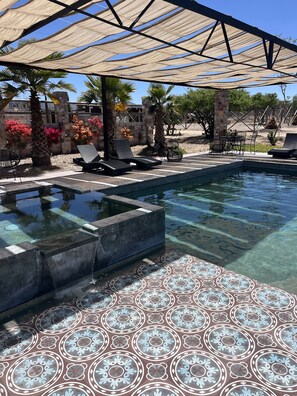 Seasonal outdoor pool - Casa Pavo Real en Viñedo El Pavo Real (San Miguel de Allende)