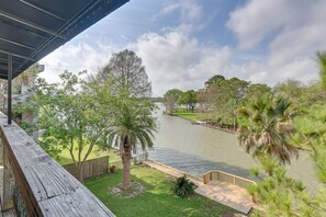 Property grounds - Waterfront Houston Home: 1 Mi to Space Center! (Houston)