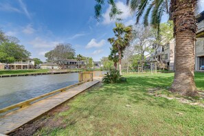Property grounds - Waterfront Houston Home: 1 Mi to Space Center! (Houston)
