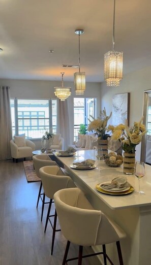 Dining - Atlanta Beltline Luxury Suite (Atlanta)