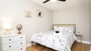 4 bedrooms, desk, iron/ironing board, travel crib