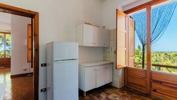 Kühlschrank, Herdplatte, Geschirrspüler