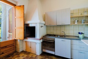 Réfrigérateur, plaque de cuisson, lave-vaisselle, cafetiÚre/bouilloire