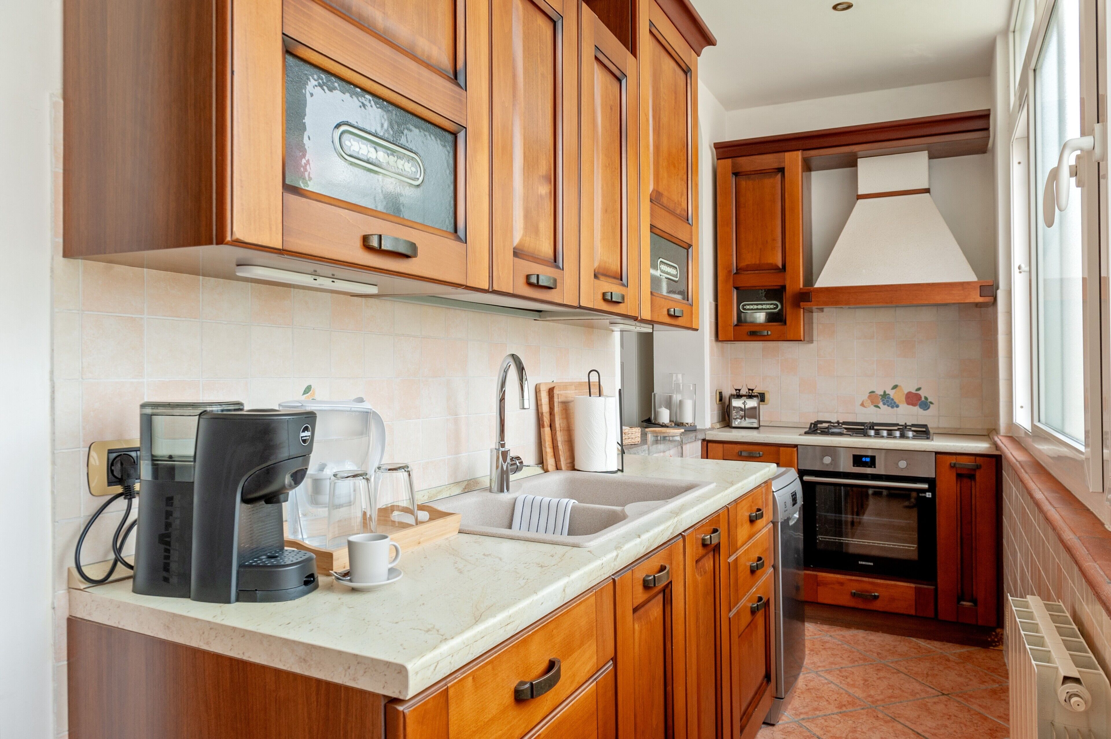 冷蔵庫、オーブン、コンロ、食器洗い機