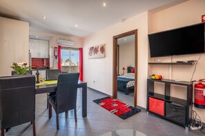Interior - Apartment 'Carpe Diem' with Balcony, Wi-Fi and Air Conditioning (Portimão)