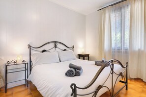 2 soverom, strykejern/-brett, wi-fi (inkludert) og sengetøy