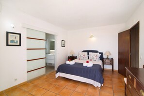 5 chambres, fer et planche à repasser, Wi-Fi gratuit, draps fournis