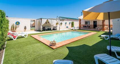 Holiday Home 'Casa Rural Lola - Lantejuela' with Private Pool, Wi-Fi and Air Conditioning