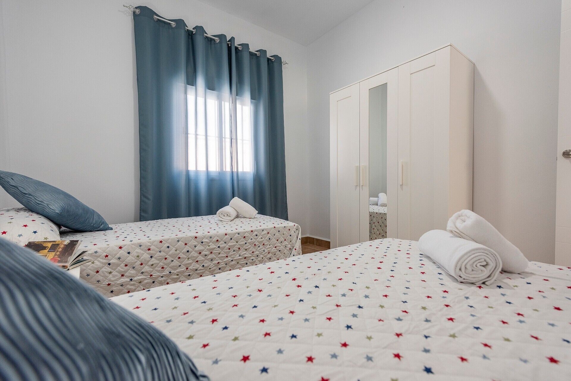 8 habitaciones, tabla de planchar con plancha y wifi gratis 