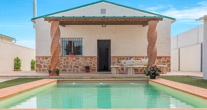 Holiday Home 'Casa Rural Lola - Lantejuela' with Private Pool, Wi-Fi and Air Conditioning
