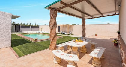 Holiday Home 'Casa Rural Lola - Lantejuela' with Private Pool, Wi-Fi and Air Conditioning