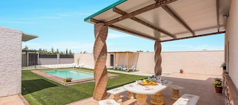 Holiday Home 'Casa Rural Lola - Lantejuela' with Private Pool, Wi-Fi and Air Conditioning