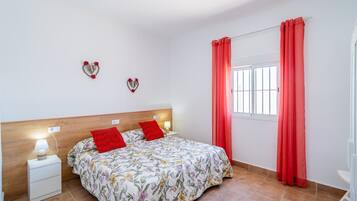 8 slaapkamers, een strijkplank/strijkijzer, gratis wifi, beddengoed