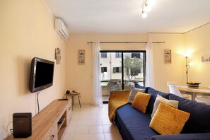TV - Apartment 'Quinta Nova Hideaway - Alvor' with Shared Pool, Wi-Fi and Air Conditioning (Alvor)