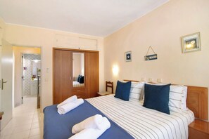1 bedroom, iron/ironing board, free WiFi, bed sheets - Apartment 'Quinta Nova Hideaway - Alvor' with Shared Pool, Wi-Fi and Air Conditioning (Alvor)