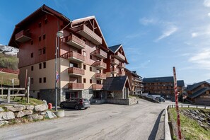 Exterior - Apartment 'Appartement St François Longchamp' with Mountain View and Balcony (Saint-François-Longchamp)